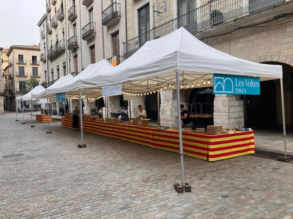 Les Voltes Llibreria tweet media