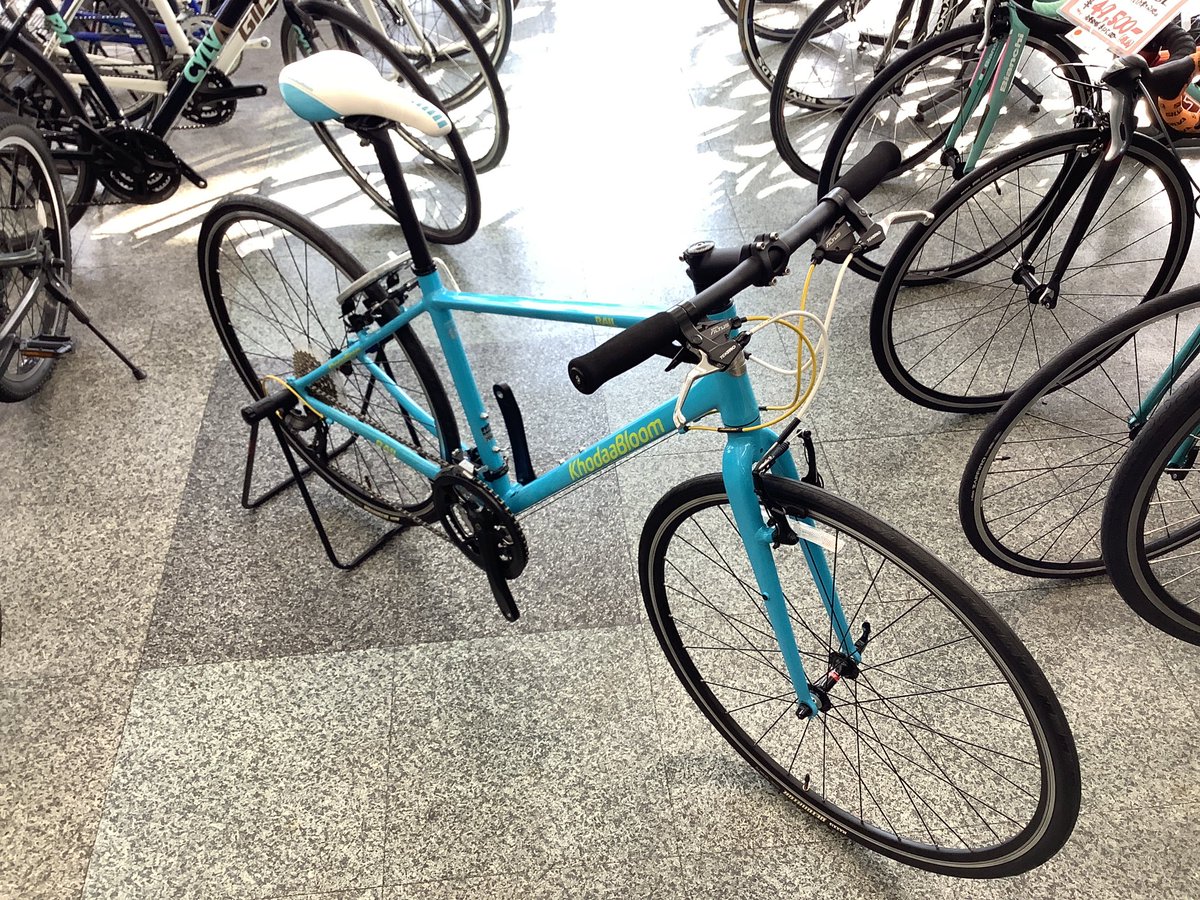 Sagamihara_3196's tweet image. コーダーブルーム🇯🇵:rail 700  〜2020〜

水色と黄色のコントラストが良い🙆🏾

低価格で綺麗な自転車です。

参考価格　¥67,000-
サイクリー価格　¥39,600-

#khodaabloom
#NOVATEC
#SHIMANO
#クロスバイク
#サイクリー
#相模原
#サイクリー相模原店