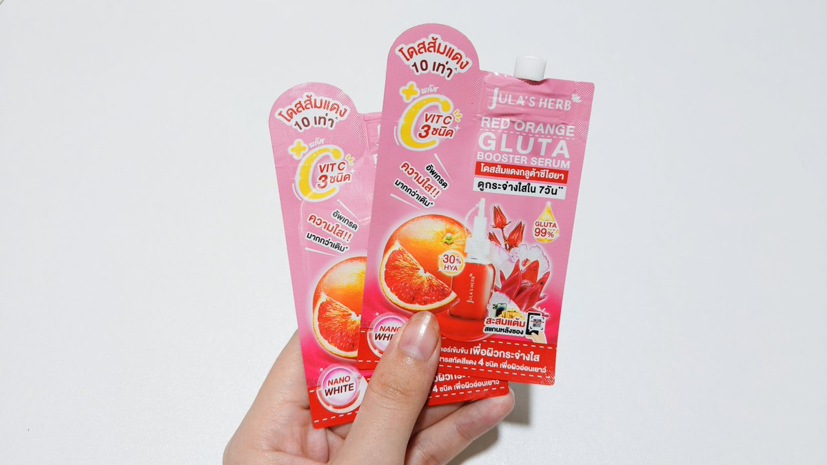 namsuu7's tweet image. เคยใช้นานมากกก ล่าสุด #โดสส้มแดงจุฬาเฮิร์บ ปรับสูตรใหม่เพิ่มวิตซี 3 ชนิด บอกเลยเข้มข้นสุดๆ เนื้อเบาทาง่ายซึมไวเหมือนเดิม รอยดำรอยสิวไว หน้าใสขึ้น ไม่หมองไม่คล้ำ แล้วผิวชุ่มชื้นขึ้นด้วยอะ แบบซองพกง่าย เผื่อใครอยากลอง พิกัด 7-11 เลยฮะ ผิวใสฉ่ามมมมมม #อัพเดรดผิวใส #รีวิวเซเว่น
