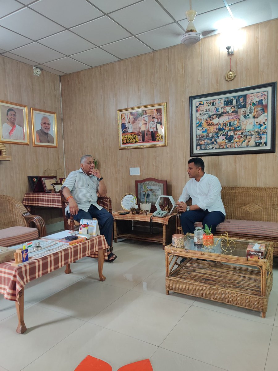 CaptBrijesh's tweet photo. Humbled and proud as a Fauji to meet Chief today as a Member of Parliament. 

From the olive greens to public service, Gen V K Singh has shown the path for the likes of me to tread and serve Ma Bharati. 

@Gen_VKSingh thank you for always being a force that guides & inspires Gen Saab.