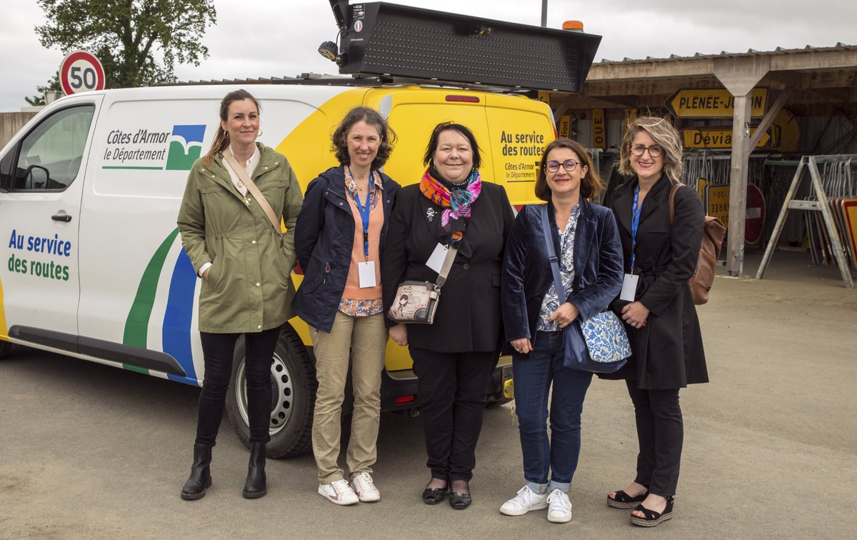 Lisa_Thomas3's tweet photo. 📸 portes ouvertes de la MDD Saint Brieuc - Lamballe 2024

👷🏿👩‍🍳👩🏼‍⚕️ L’occasion pour les équipes du conseil départemental de faire découvrir leurs #métiers (150 métiers différents au total) et les #servicespublics dont nous bénéficions tous au quotidien.  

@cotesdarmor22 https://t.co/bMpoEsZYz1
