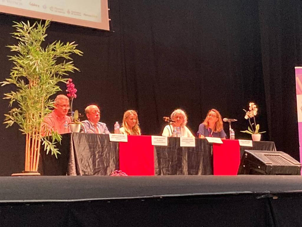 IrisAEBE's tweet photo. Mesa inaugural del #XIIEncuentroCdAValencia 
👏🏻👏🏻👏🏻 https://t.co/TFpl6G3cxh