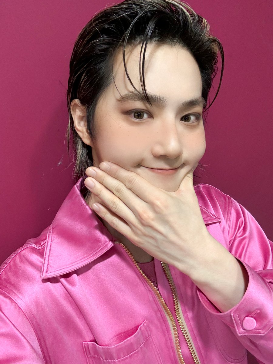 weareoneEXO's tweet photo. 열심히 응원해 준 EXO-L 고마워! 사랑하자🤍

#SUHO #수호
#EXO #엑소 #weareoneEXO
#점선면 #수호_점선면
#수호_점선면_1to3
#음악중심 #MusicCore https://t.co/Q2BdQpPLi1