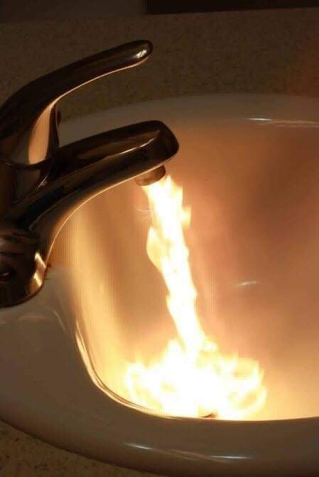 zyzw11683's tweet photo. الماء هاذي الايام وهو نازل من الحنفيه 🔥🔥😭😭😭 https://t.co/EN8mOrVVKS