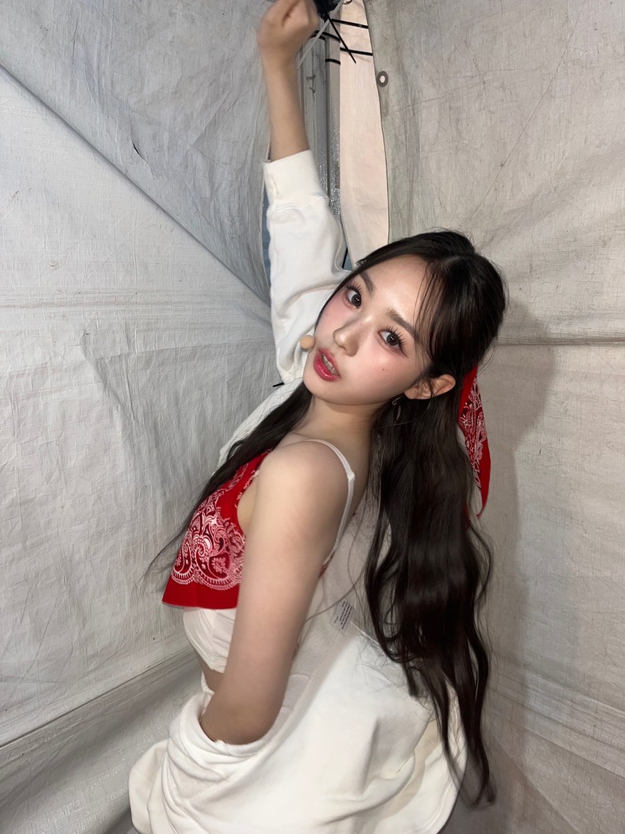 triplescosmos's tweet photo. 저는 26학번 입니둥 ❤️👩‍🎓

#tripleS #트리플에스
#SooMin #수민 https://t.co/Qpe2Q5tDqb