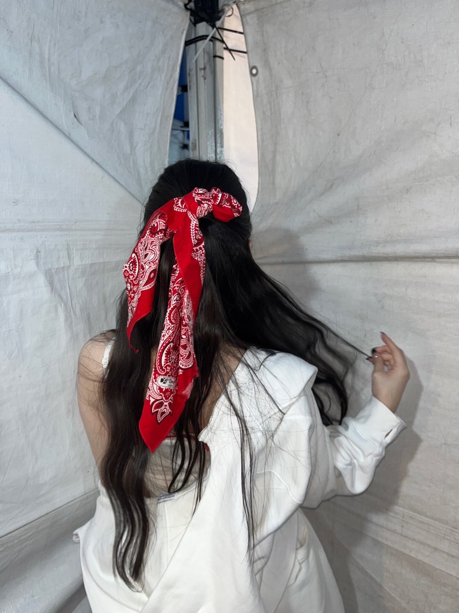 triplescosmos's tweet photo. 저는 26학번 입니둥 ❤️👩‍🎓

#tripleS #트리플에스
#SooMin #수민 https://t.co/Qpe2Q5tDqb