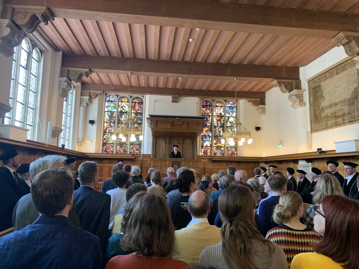 MullerRasa's tweet photo. Dat was een topdag!
#oratie @IvovanVulpen

Zijn hoofddoelen:
1) #natuurkunde veld het belang van #wetenschapscommunicatie laten inzien&amp;er structureel ruimte voor maken
2) uitzoeken hoe #WeCom beter te organiseren&amp;te verbeteren
3) huidige initiatieven steunen&amp;nieuwe starten

YEAH! https://t.co/jE0HuMV2lk