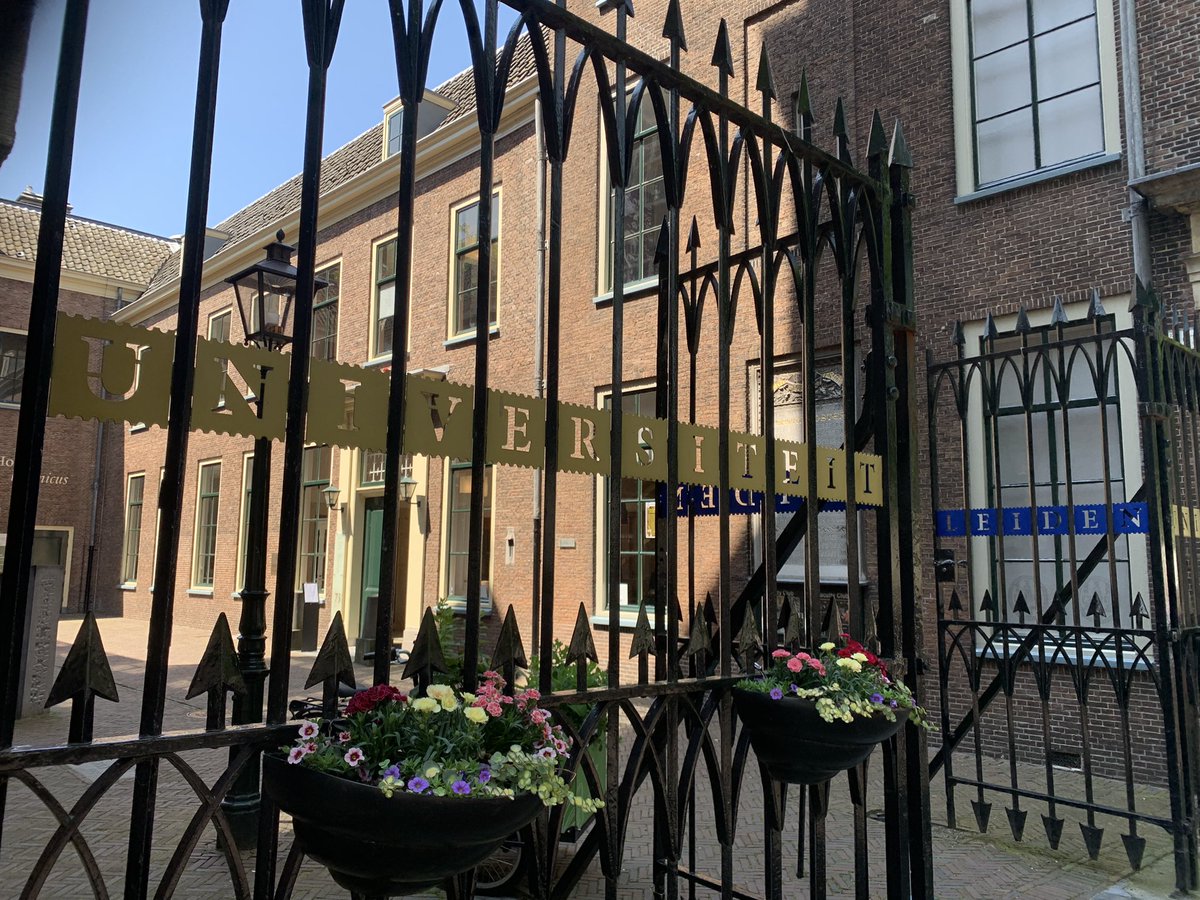 MullerRasa's tweet photo. Dat was een topdag!
#oratie @IvovanVulpen

Zijn hoofddoelen:
1) #natuurkunde veld het belang van #wetenschapscommunicatie laten inzien&amp;er structureel ruimte voor maken
2) uitzoeken hoe #WeCom beter te organiseren&amp;te verbeteren
3) huidige initiatieven steunen&amp;nieuwe starten

YEAH! https://t.co/jE0HuMV2lk