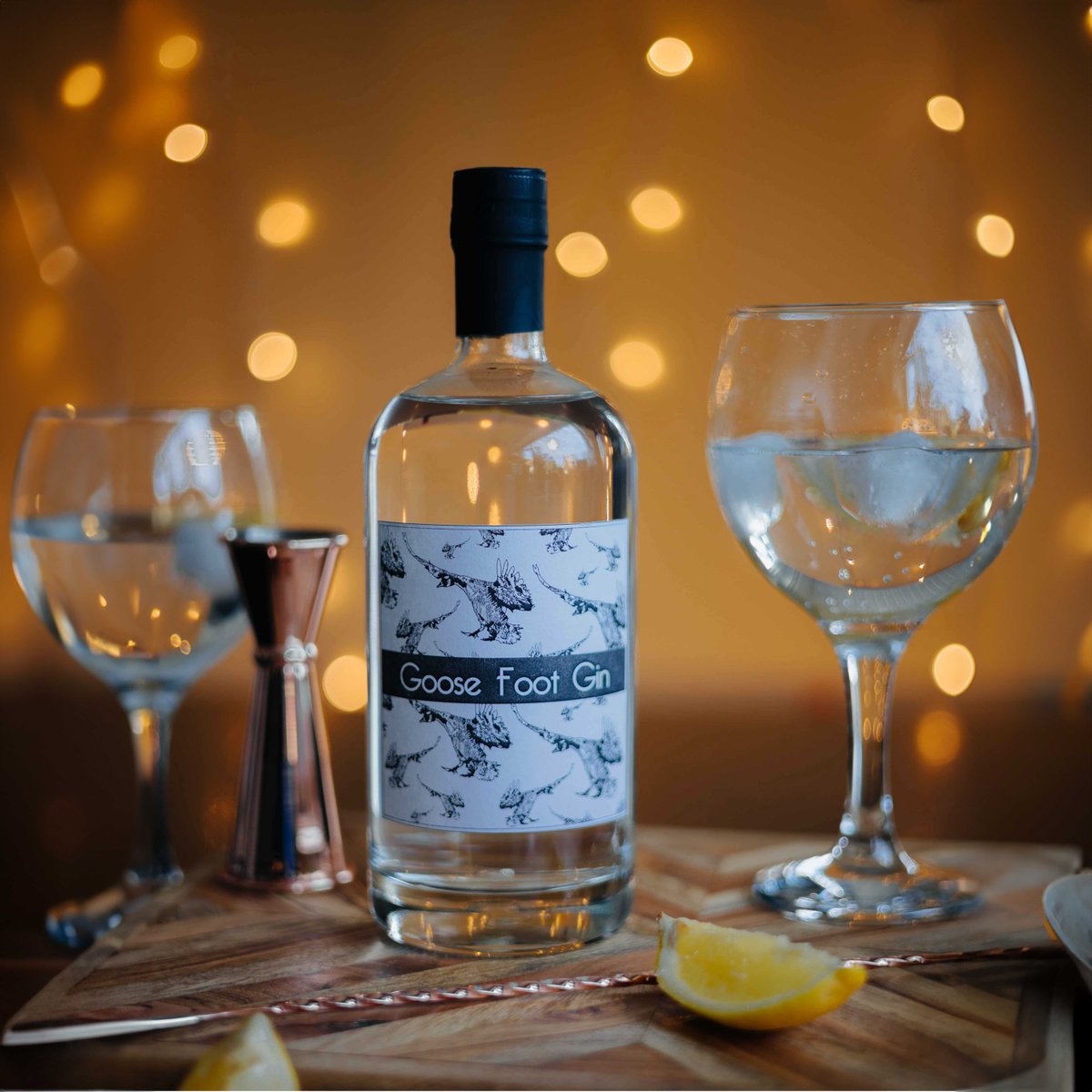 Sen5esbottles's tweet photo. Cheers to gin enthusiasts all around the globe, it's World Gin Day! 🌏 🍸 If you are creating your own gin, head over to our glass spirit bottle page to pick up some premium spirit bottles.

https://t.co/ncM7TlMYAx

#sen5esbottles #ginbottles #craftgin https://t.co/3DlxjCXxBT
