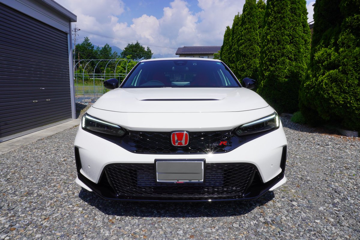 takehiro1999's tweet photo. 私事で恐縮ですがこの度シビックTypeR FL5を納車致しました‼️

1年と11ヶ月待つ中でほぼ来ないものと諦めていましたが夏シーズンに間に合う時期の納車となり嬉しい限りです😭😭
(転売ヤーども許さん😡の気持ちでいっぱいだった)

コイツがこれからの生きがいになる！！！
どうぞよろしくお願い致します https://t.co/oBxrRuSp5f