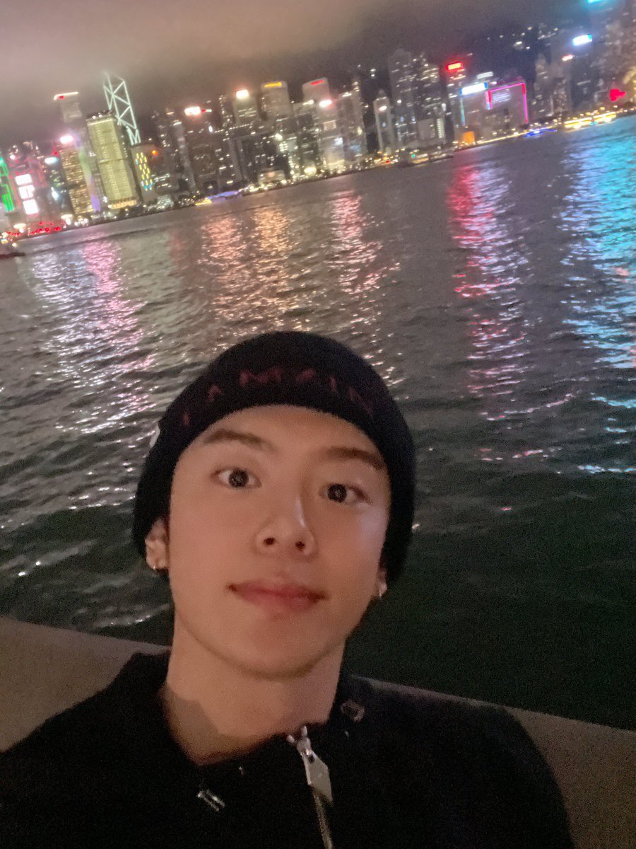 by_verivery's tweet photo. [#강민]

다들 주말 푹 쉬어요~
근데 나 좀 얼굴이 어려진거 같기도

#베리베리 #베러 https://t.co/pWo0W7H51I