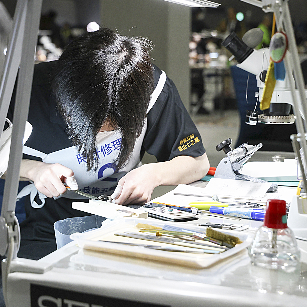 WorldskillsJ's tweet photo. 技能五輪全国大会「時計修理」職種!
概要②
腕時計は正しい時刻を知ったり、時間を計ったりする役割に加えて、持つ人の個性を表現するアクセサリーのような役割も持っています
#WorldSkills #WorldSkillsJapan #技能五輪全国大会 #NationalSkills #時計修理 #WatchRepairing https://t.co/oYL4GaRuzX