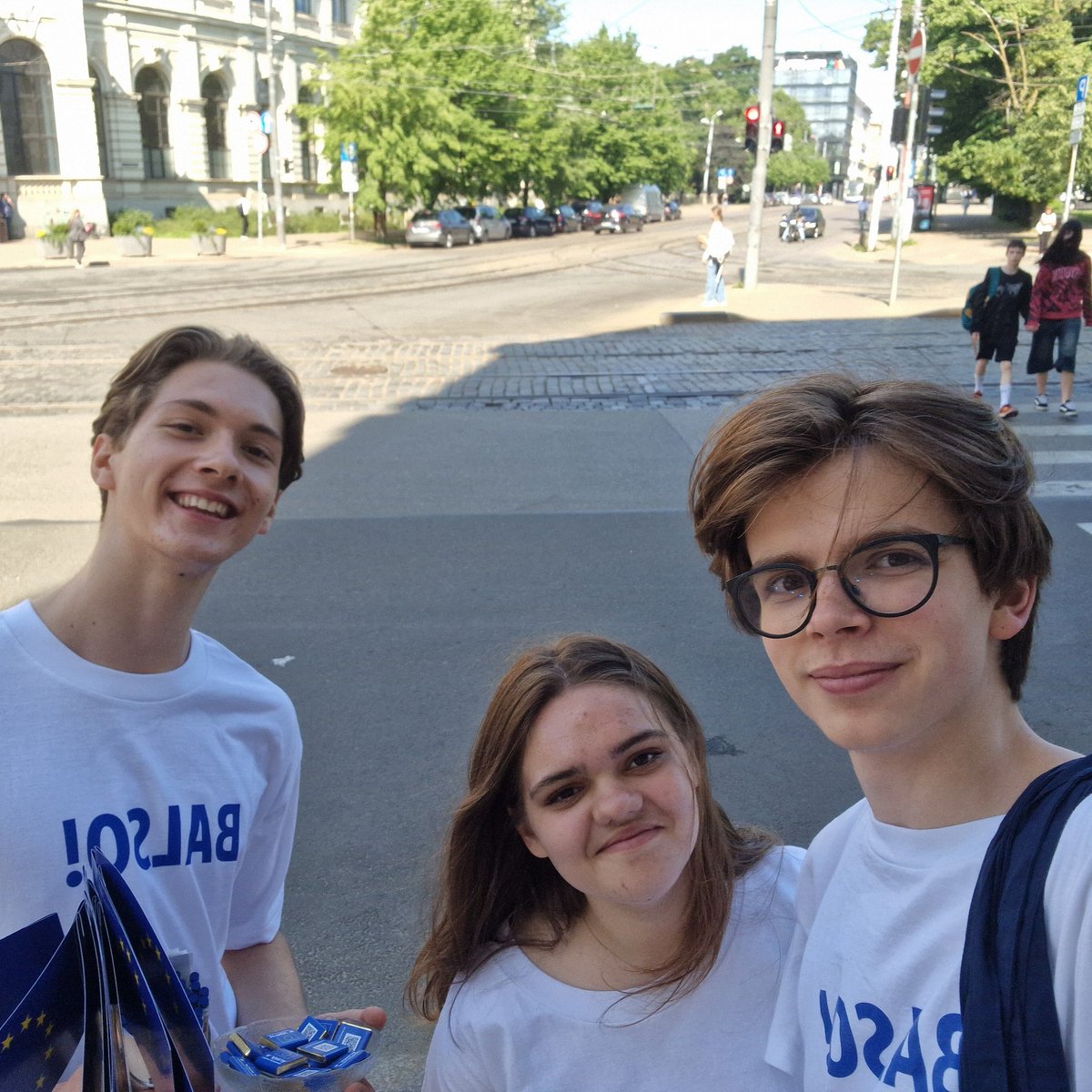 Šonedēļ bijām Rīgas ielās, lai atgādinātu cilvēkiem, ka jādodas balsot. Nu un tagad vēlēšanu diena ir pienākusi - Balso! Neļauj citiem lemt tavā vietā! @jetijs_ <a href="/Burbickis/">Rihards</a>