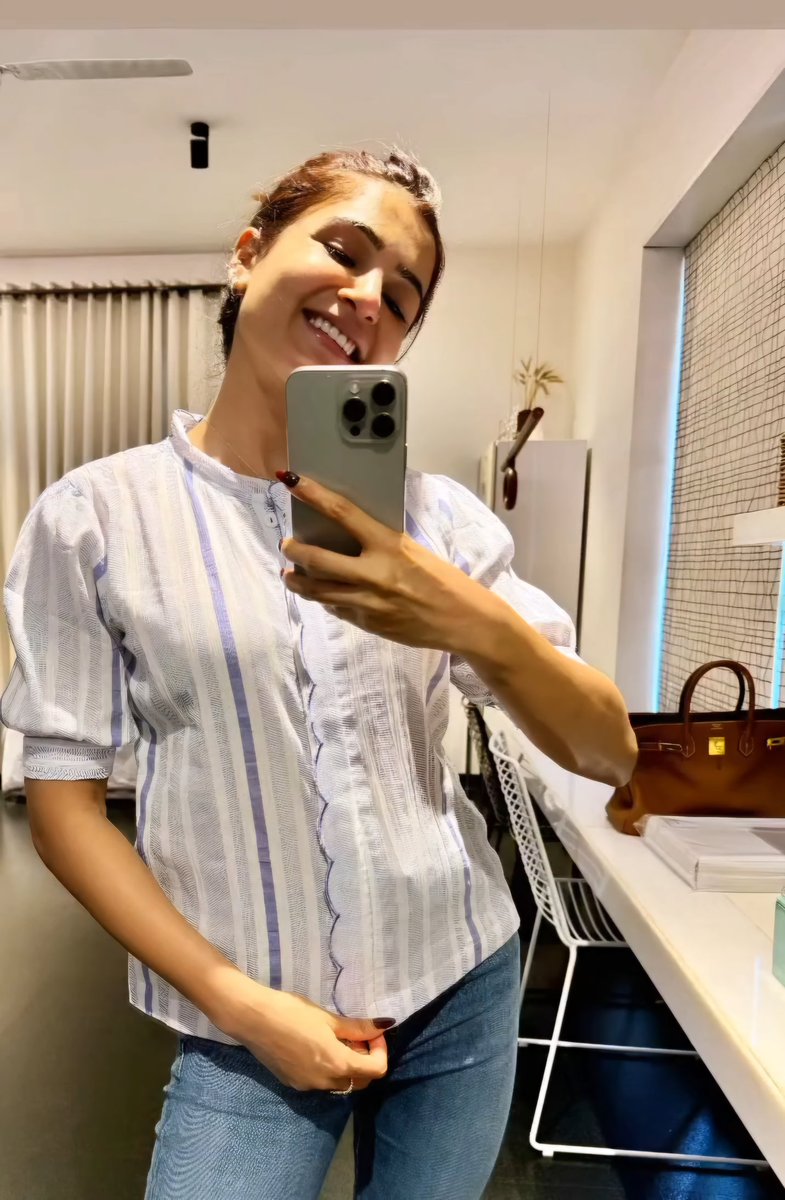 NotASanskaarii's tweet photo. Hello people 😘😘 https://t.co/ydl3WPjnTV