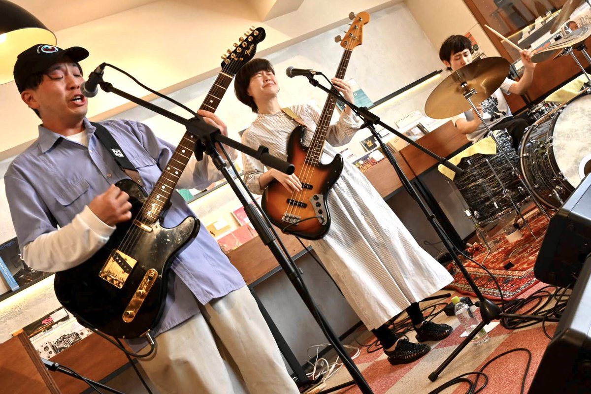 銀座線。

お初の場所、ギンザレコード クラマエでソウルベイベーズ(<a href="/soul_babies/">ソウルベイベーズ</a> )を。

行ってみたら、なんとメンバーに諸事情あって今日が今年ラストライブだそうで。

こういうのに自分は割と鼻が効くみたいで、今回もラッキーでした。
