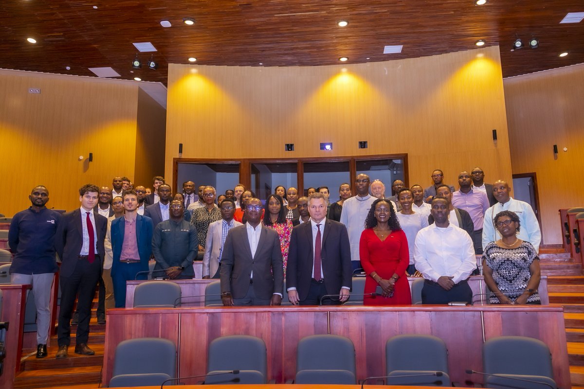 #FranceAlumniDay pr un réseau économique francophone dynamique au service de la mobilité étudiante en 🇫🇷 et de la transition professionnelle au 🇷🇼.
Ensemble, ns démontrons que c possible. #MakeItIconic
<a href="/CampusFranceRw/">Campus France Rwanda</a> <a href="/ambafrancerwa/">Ambassade de France au Rwanda 🇫🇷🇪🇺</a> <a href="/antoine_anfre/">Antoine Anfré</a> <a href="/CAFR_Kigali/">Club d'Affaires Français au Rwanda (CAFR)</a> <a href="/EBC_Rwanda/">EBCR</a> <a href="/IrcadA/">IRCADAfrica</a>