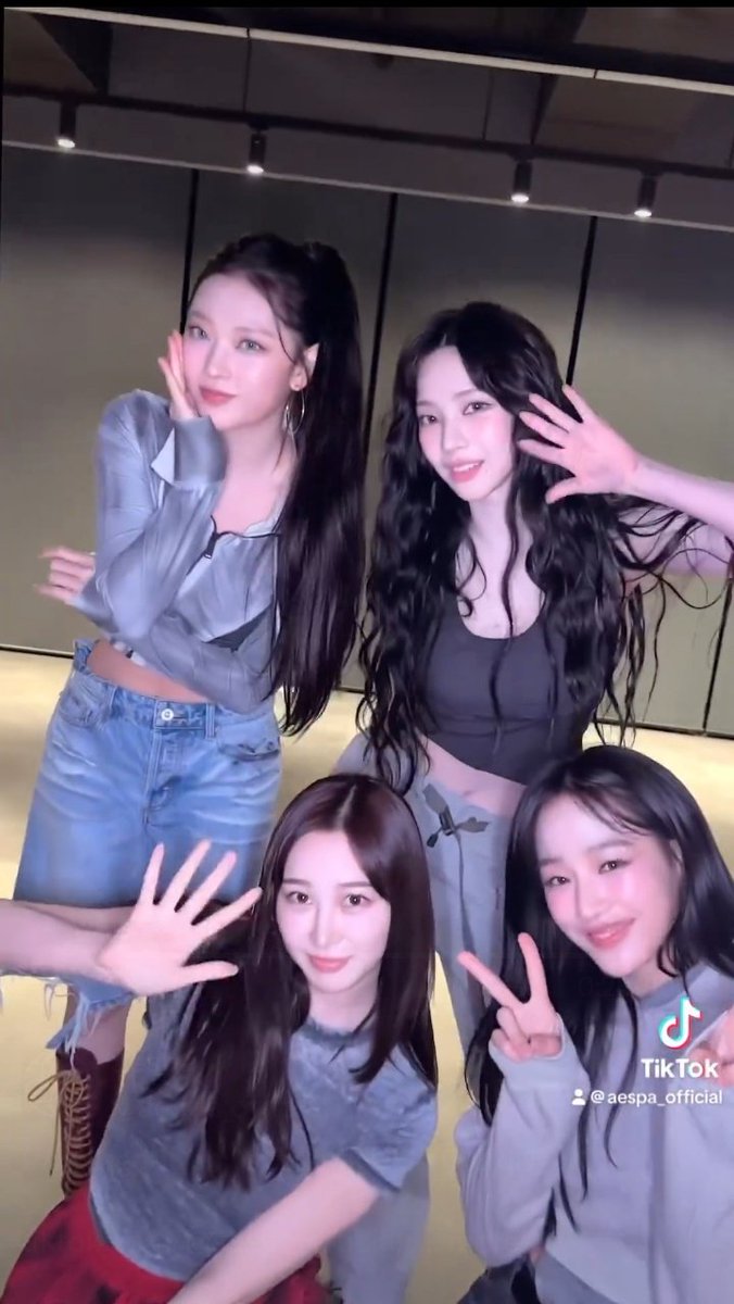 lifearchet_'s tweet photo. you make my wittle hart berry berry hapiiiii🥺 Iloveyouuuu, my babies! https://t.co/1Qu4tsIfwp
