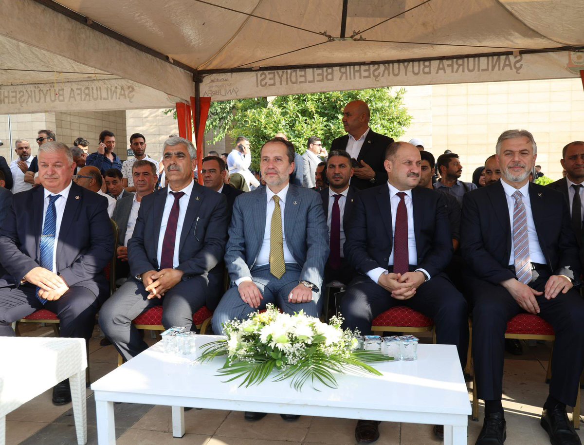 #Şanlıurfa #Filistin için kıyama kalktı! Genel Başkanımız Sayın Dr. Fatih Erbakan ve Şanlıurfa Büyükşehir Belediye Başkanımız Sayın Mehmet Kasım Gülpınar’ın katılımlarıyla “Filistin İçin Kıyama Davet Mitingi” büyük bir coşkuyla gerçekleştirildi. Hayırlara vesile olsun inşallah.