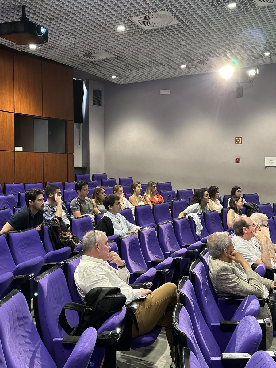 CotClinic's tweet photo. Ahir vam fer una nova edició de la Jornada de Docència MIR en COT. Un matí sencer de debat per millorar la docència dels residents. Gràcies a tots els ponents i participants! https://t.co/K5Zb2vVCyu