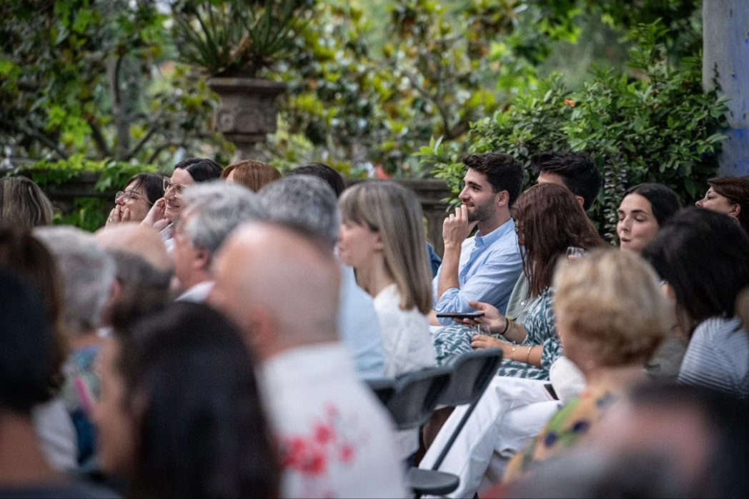 elcasalpopular's tweet photo. Ramon Mirabet va oferir ahir un concert màgic.

Gràcies a la família Llanza per obrir-nos les portes del seu jardí i fer possible aquest concert 🫶🏻 i a Neandertal Records pel seu suport 

El cicle #atocar torna a l'octubre!

Fantàstiques 📷 de Circular Comunicació https://t.co/nBVgdIGKnP