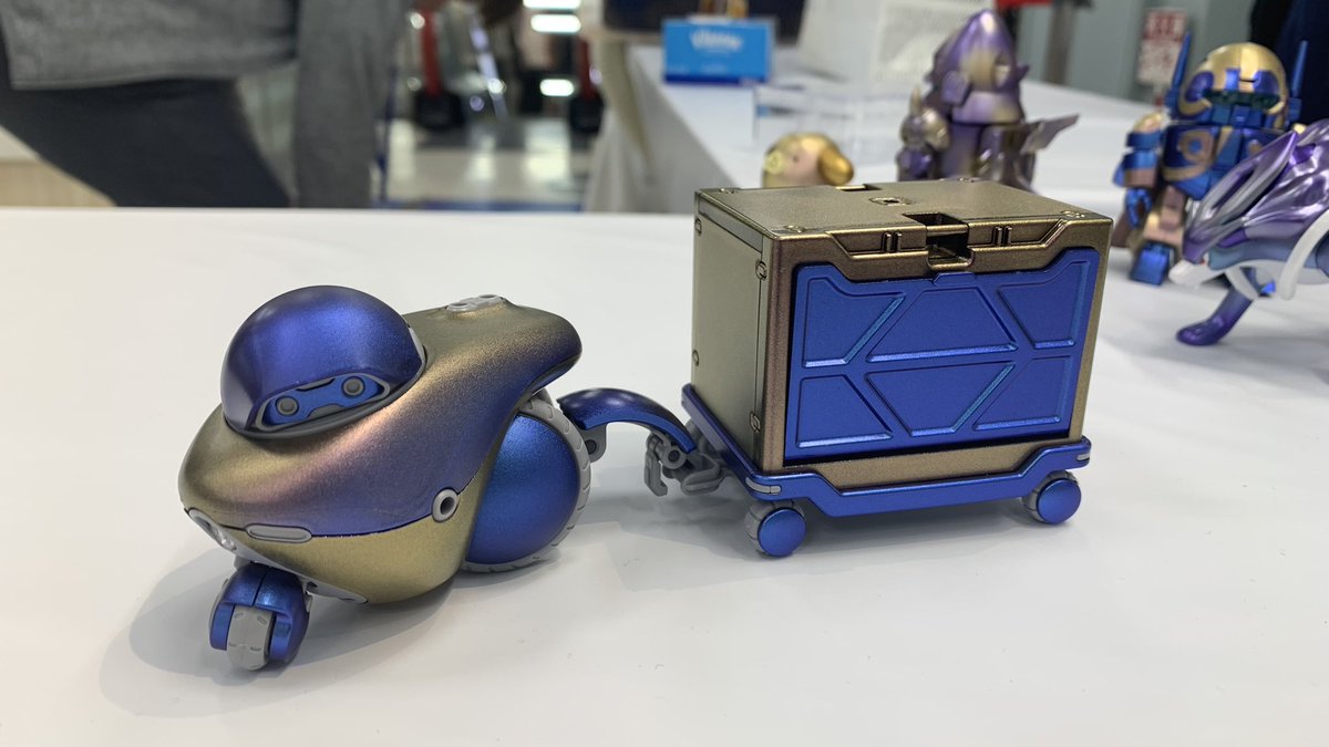 イベントでHAKOBU/RIKUを限定カラー「プリズムメタリックピンク