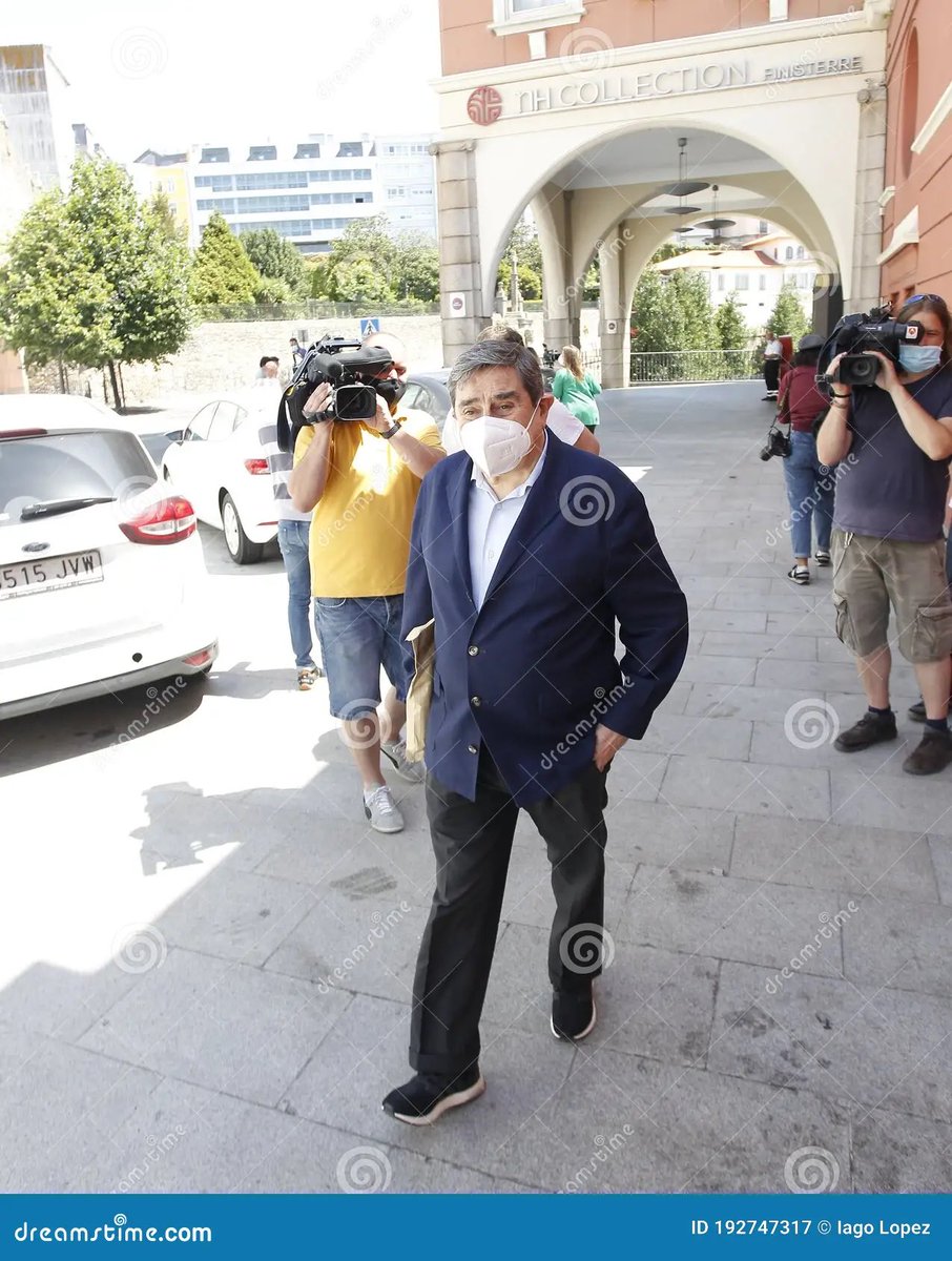 RiazorC's tweet photo. Ahora que hemos vuelto, @Tebasjavier vuelve a contar su película…

Y @dxtcampeon dándole voz en plena portada a este mafioso.

Ante la ilegalidad de lo de Fuenlabrada solo salieron en defensa del club: afición, Fernando Vázquez y Lendoiro…

Todo lo demás, enemigos del club. https://t.co/01uW4OaifN
