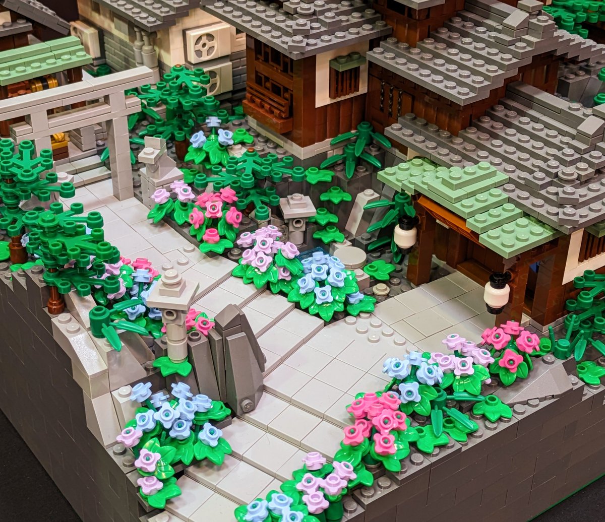 utlegohei's tweet photo. レゴで木造の旅館を作りました。
昨年の作品の流用です。
#JBF2024 https://t.co/VIP4JNevJU