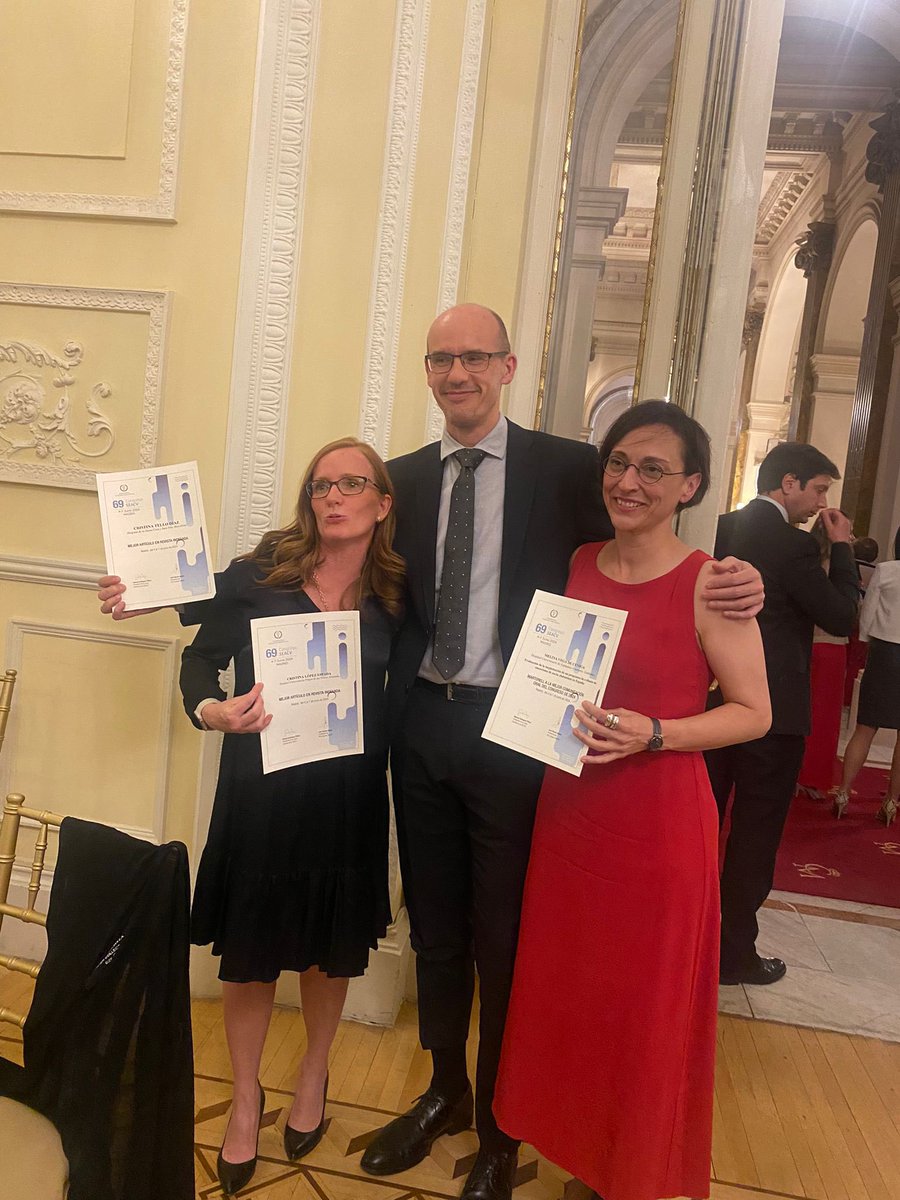 Increíble momento de reencuentro con grandes amigas y compañeras <a href="/lopez_espada/">CristinaLopezEspada</a> <a href="/MelVegCen/">Melina Vega</a> … y encima recogiendo premios en el podium! Enhorabuena y hasta pronto!