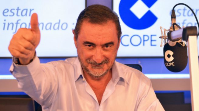 JuanmiGG_News's tweet photo. Carlos Herrera usó una "sociedad pantalla" entre 2006 y 2007 para pagar muchos menos impuestos en su España querida.

Así lo sentencia el Tribunal Supremo, que da la razón a Hacienda y confirma que el fascista español utilizó una empresa para canalizar más de 6,4 millones de euros entre 2006 y 2007, cuando dirigía las mañanas de Onda Cero, pagando menos impuestos en su amada España, como gran patriota de pulserita.