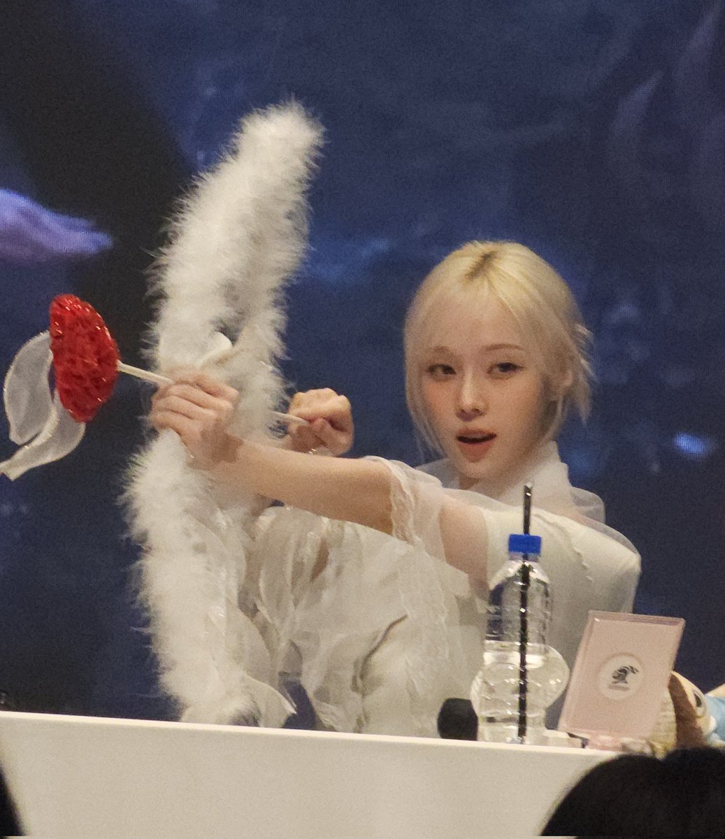 siru_VuV's tweet photo. 여신님 제발 https://t.co/m9kx1U0QPL