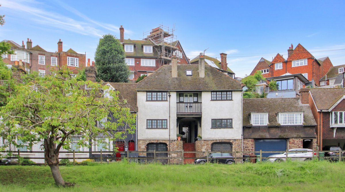WarnerGrayKent's tweet photo. This property on Fishmarket Road in Rye looks out onto the Salts - a lovely place to walk the dog. Contact WarnerGray in Rye for details or to make an appointment. https://t.co/yS7dpju4DZ #warnergray #rye #houseforsale https://t.co/YoBo3oIA71