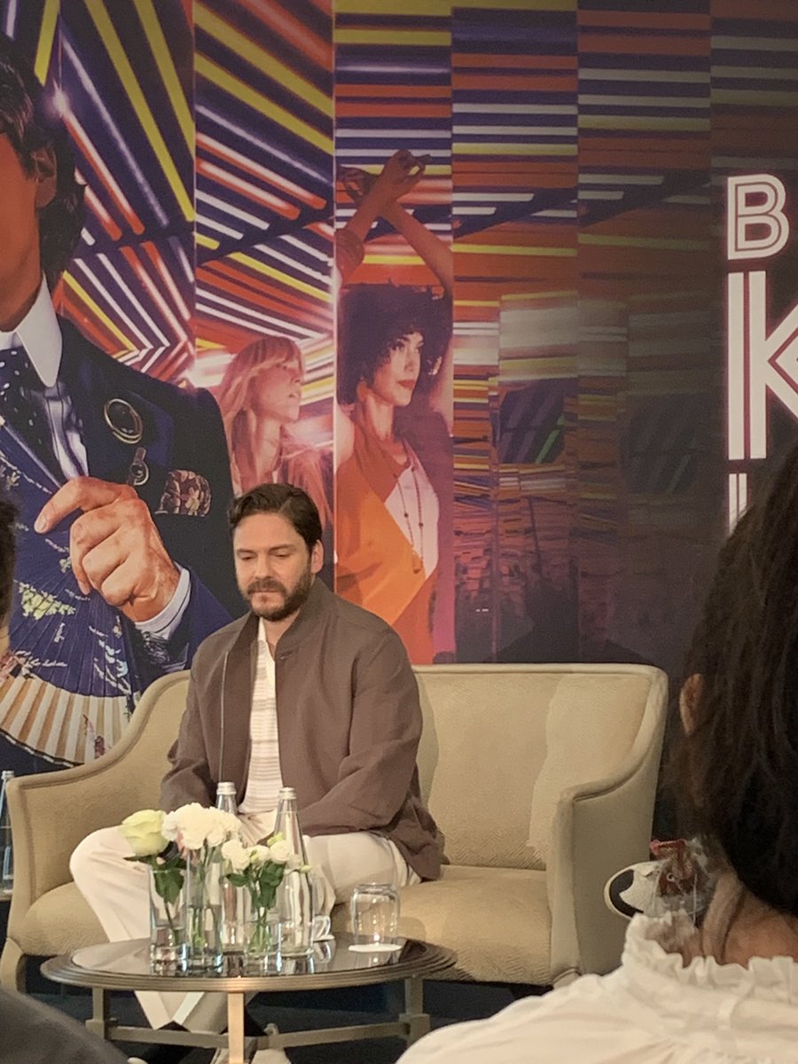 Pulp_ludo's tweet photo. Daniel Brühl alla conferenza stampa di Becoming Karl Lagerfeld, la nuova serie tv di @DisneyPlusIT !

L’avete già vista?

#disney #becomingkarllagerfeld #karllagerfeld #disneyplus https://t.co/dRGjc4Lhgw