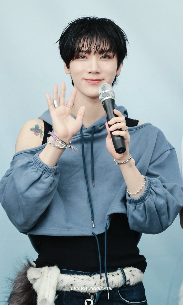 juistheju's tweet image. เสื้อฮู้ดจะโป๊ได้ไง

เตนล์ :