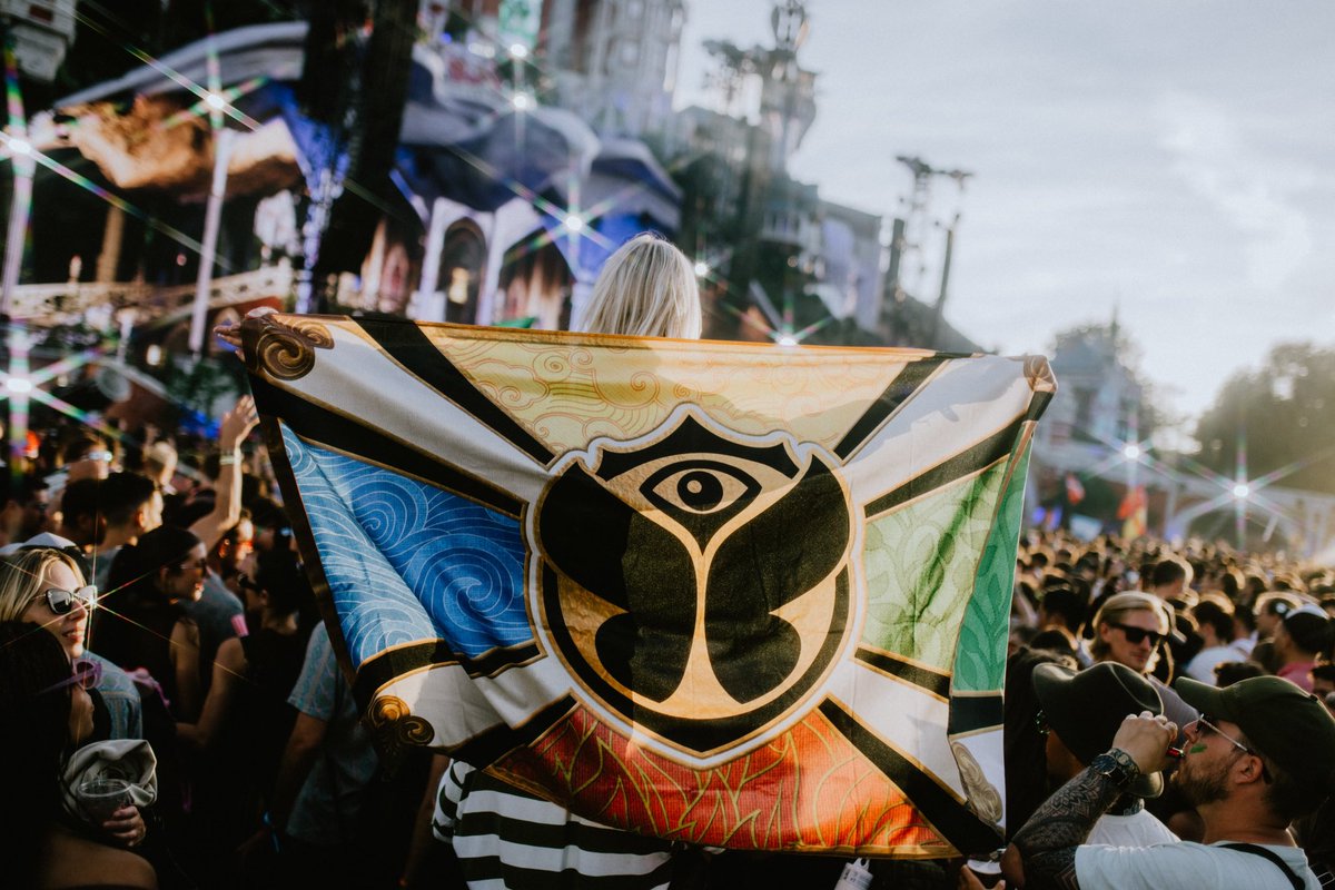 tomorrowland's tweet image. Bring your flag and unite with people from all over the world. Get your official Tomorrowland flag at store.tomorrowland.com.