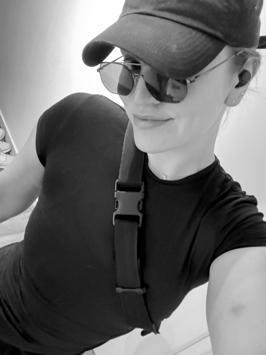 ElinaJasmin's tweet photo. That time of the day again, where my gellow gymrats at? 🐀 Did you go today/what did you train?👀
#gymratting #csplayer #cs2 #ence https://t.co/XeOnJXzeuB