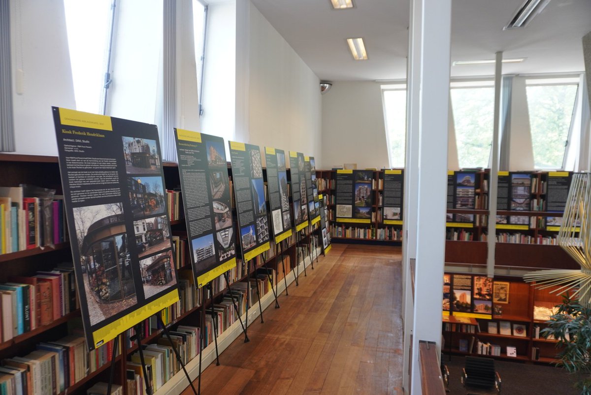 Tentoonstelling #berlagevlag in oude Amerikaanse Ambassade / West. Alleen nog vandaag te zien.