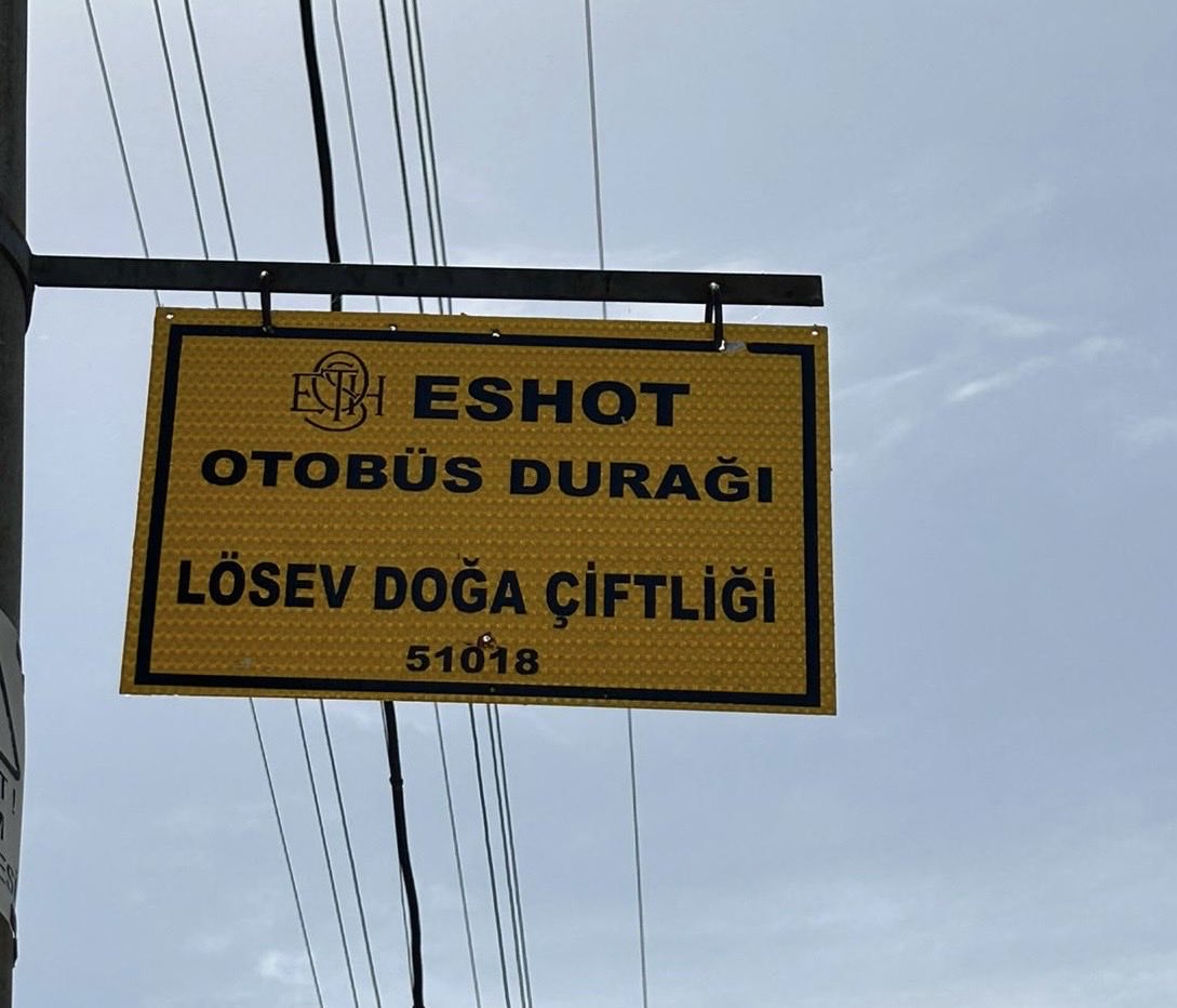 İzmir SEFERİHİSAR ‘da 
LÖSEV DOĞA ÇİFTLİĞİ
otobüs durağımız hizmete girdi . 
Türkiye’de bir ilk olan bu anlamlı duyarlılığın 
⁦İstanbul
⁦<a href="/ankarabbld/">Ankara Büyükşehir</a>⁩ ⁦<a href="/istanbulbld/">İstanbul Büyükşehir Belediyesi</a>⁩ ⁦<a href="/AnkaraValiligi/">T.C. Ankara Valiliği</a>⁩
⁦<a href="/bursabuyuksehir/">Bursa Büyükşehir Belediyesi</a>⁩ ⁦<a href="/TCAdanaValiligi/">T.C. Adana Valiliği</a>⁩ illerimizde de bekliyoruz