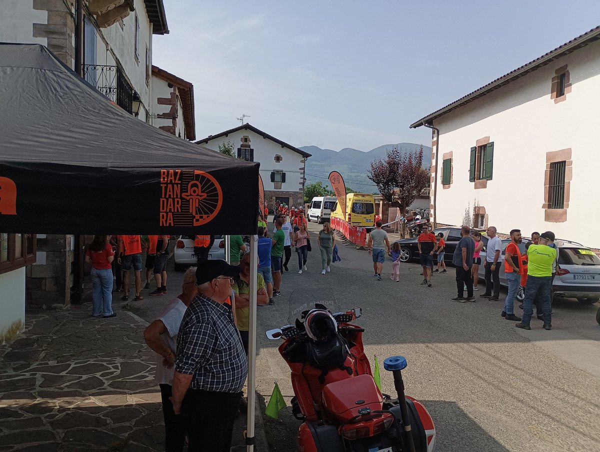martin__early's tweet photo. Estamos en #Lecaroz esta matinal de sábado  8-6-2024 en la "BAZTANDARRA KADETE I. SARIA"🚴 para echar una mano con el vídeo resumen de @Txirrindulariak.

Ibildidea zirkuitu ederrean, 11:00etatik. https://t.co/sFz873RHzG