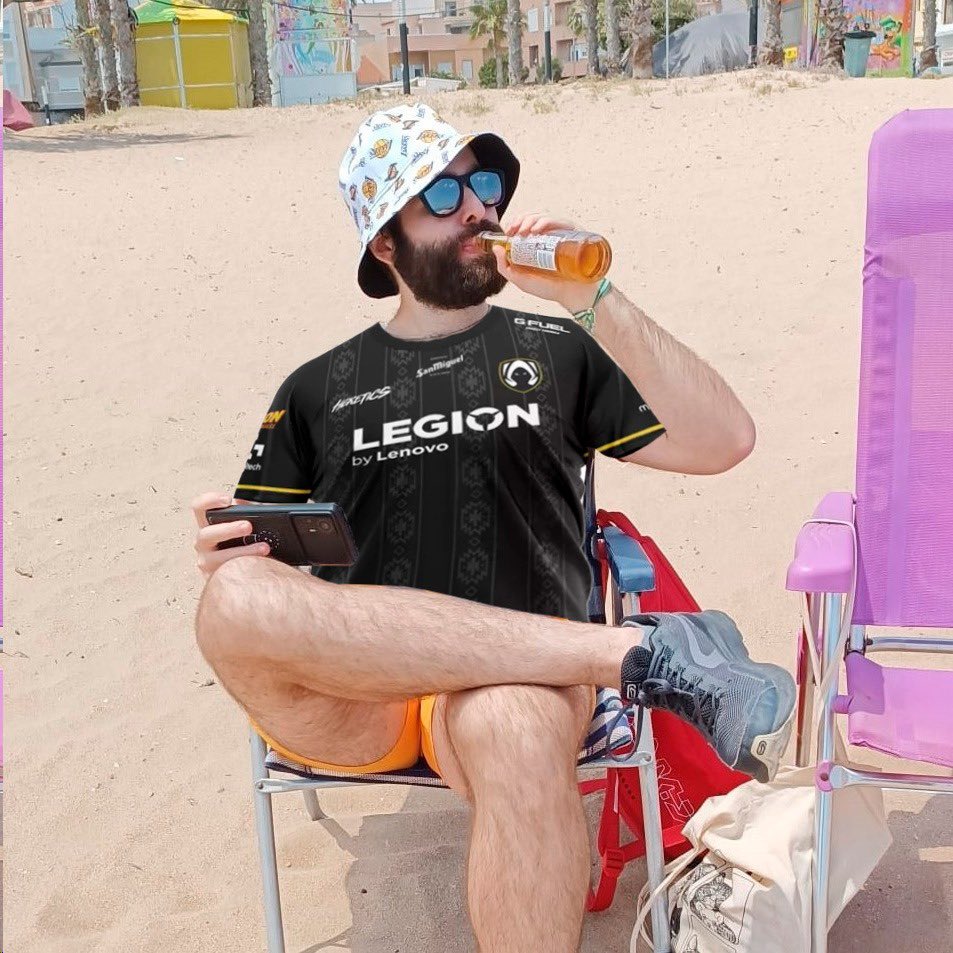 Heretics SirMaza (@sirmaza) on Twitter photo Disfrutando del partidazo de heretics en la playica 🏄♂️ Disfrutando del partidazo de heretics en la playica 🏄♂️
