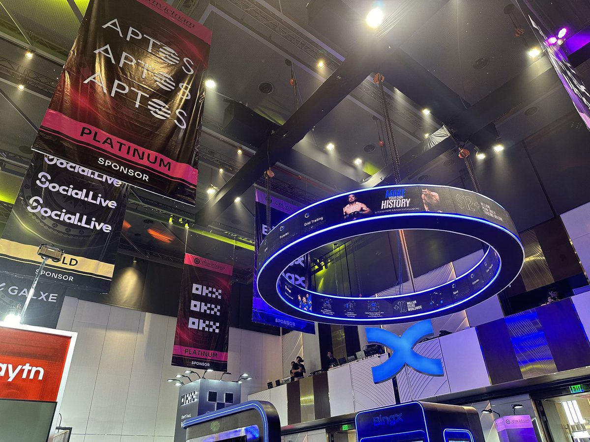 NOWChainX's tweet photo. 🌅 GM and Happy Weekend to you all !

❤️ #NOWChain at Vietnam Blockchain week day 2

💜 NOWChain would like to express our gratitude to #GmVn for creating a fantastic event for everyone to connect and engage in outstanding projects. 

🔥 Stay tuned, there will be a lot of news coming up 👀. But first, let’s enjoy the weekend 🏖️

🤍 Have a great weekend everyone.