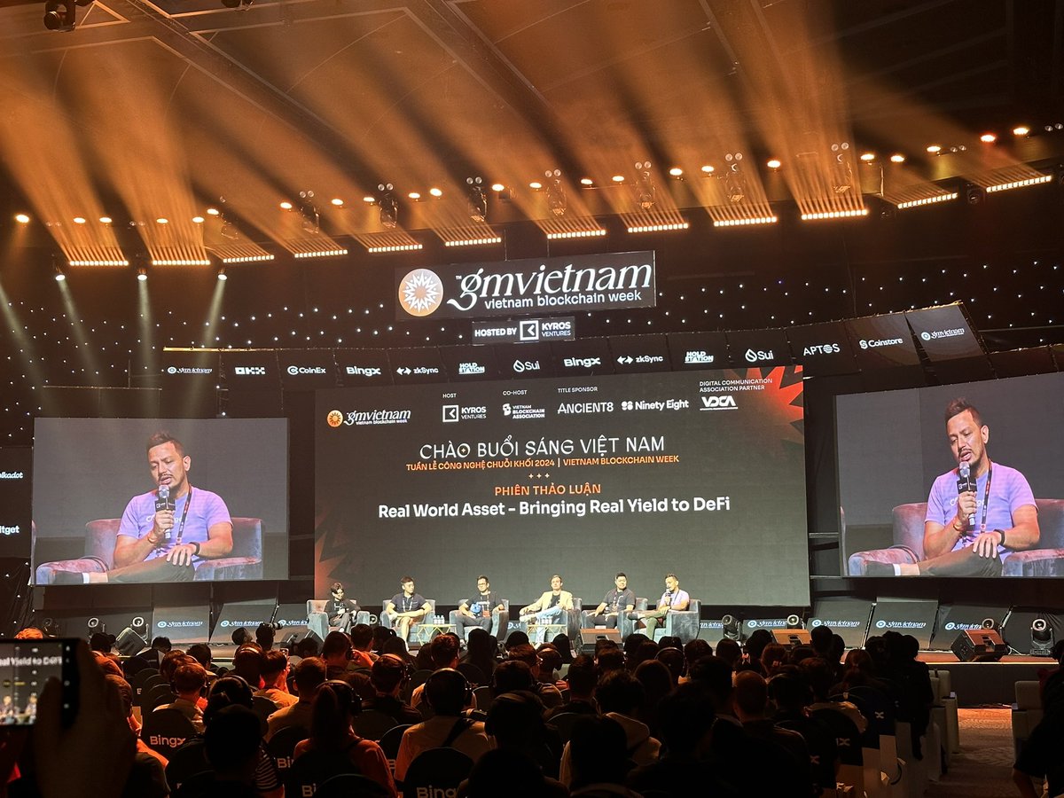NOWChainX's tweet photo. 🌅 GM and Happy Weekend to you all !

❤️ #NOWChain at Vietnam Blockchain week day 2

💜 NOWChain would like to express our gratitude to #GmVn for creating a fantastic event for everyone to connect and engage in outstanding projects. 

🔥 Stay tuned, there will be a lot of news coming up 👀. But first, let’s enjoy the weekend 🏖️

🤍 Have a great weekend everyone.