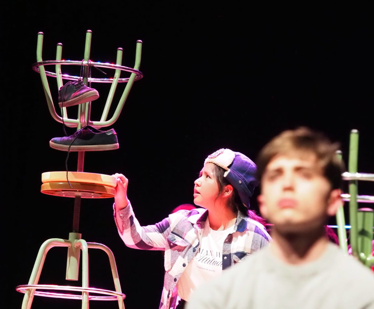 Hoy sábado 8 a las 19:00 en el Dulce Chacón de Parla  acaba este viaje. Hoy dejaremos que la historia sobre Matthew Shepard vuele hasta que otra compañía, estoy seguro, la coja y vuelva a contarla en un escenario. Acompáñanos.

#ProyectoLaramie #Macberianos #Parla #LGTBIQ+