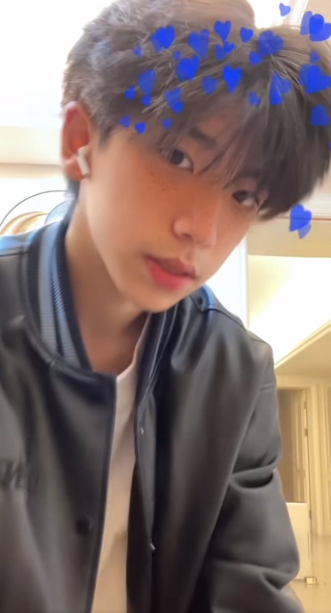 Kaka328580's tweet photo. 我们都困在寂寞的夜晚 https://t.co/cMQtTKkxL1