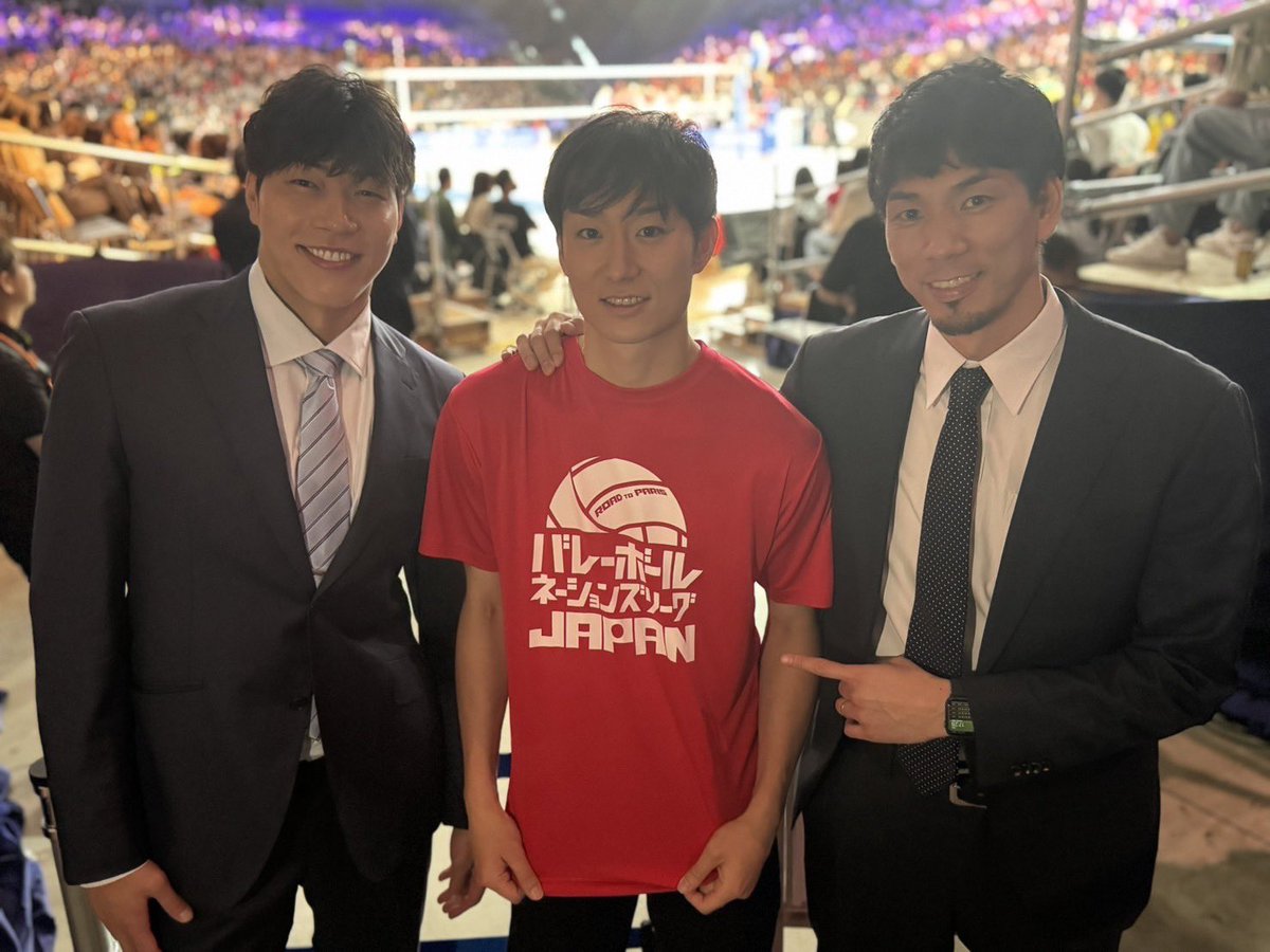 ／
今夜よる7:00〜
vsスロベニア🇸🇮戦
本日の解説陣の皆さま📣
＼

今夜の柳田さんは真っ赤な
#ネーションズリーグ Tシャツ👕😆

解説：
#清水邦広 さん
<a href="/JIJIDJSARINA/">清水邦広</a> 

コートエンド解説:
#福澤達哉 さん

副音声解説:
#柳田将洋 さん
<a href="/y_masaaaa_yk/">Yanagida Masahiro 柳田 将洋</a> 

#狩野舞子 さん
<a href="/Kanochan715/">狩野舞子🍥Maiko Kano</a>