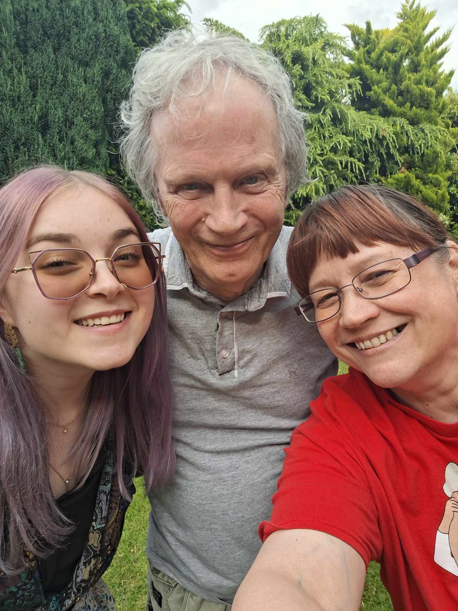 Karen Louise Hollis - Author & Reviewer tweet media