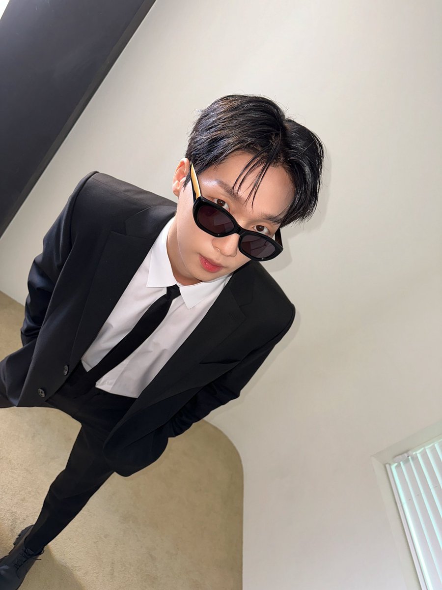 jeongsewoon_twt's tweet photo. 📸 🍀🕶️🖤🤍

­。。。

2024 JEONG SEWOON CONCERT < 𝗗.𝗜.𝗬 >

🗓 2024.06.29 (SAT) 6PM
🗓 2024.06.30 (SUN) 5PM

📍 명화 라이브홀

🔗 https://t.co/advdXhUKzt

#정세운 #JEONGSEWOON 
#DIY https://t.co/i2spiJLdgm
