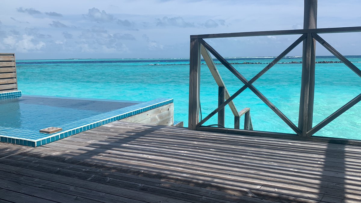 ProducerGG's tweet photo. @cheapholidayexp I used your lovely complimentary upgrade email template and this is where it’s got me in the Maldives, huge overwater villa with private pool.. thank you Chelsea!! 😘😘 https://t.co/XfKgFhOO0E