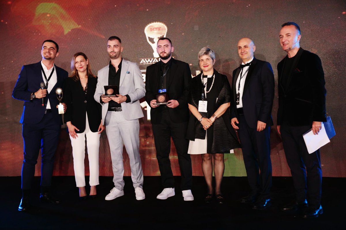 rinj, profesionistët e sigurisë kibernetike, inteligjencës artificiale, deri tek projektet praktike të studentëve dhe nxënësve të shkollave profesionale, për të cilat me siguri do të dëgjojmë me krenari në të ardhmen në arenën kombëtare dhe ndërkombëtare.🤖🦾
Urime fituesve!🏆👏