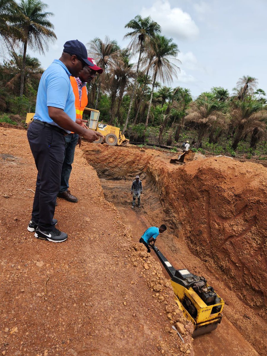 Getting things done!!

Field monitoring of the 14Km Makoloh Junction to Mabang Bridge road works.
Works commenced in January 2024, and there has been considerable progress GOSL🇸🇱- EU🇪🇺development cooperation for the benefit of Sierra Leone.