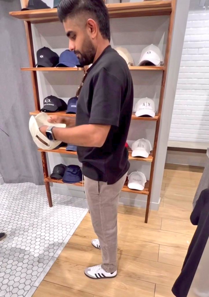 babar-azam-s-shopping-n-fun-time-with-brother-and-friend-in-new-york